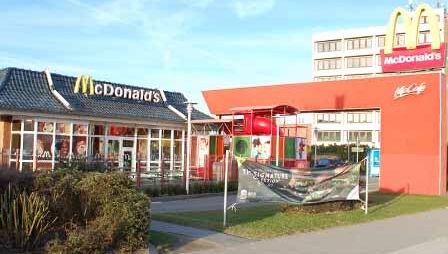 Eine McDonalds-Filiale wird als Referenzprojekt der HASU Abbruch GmbH vorgestellt.